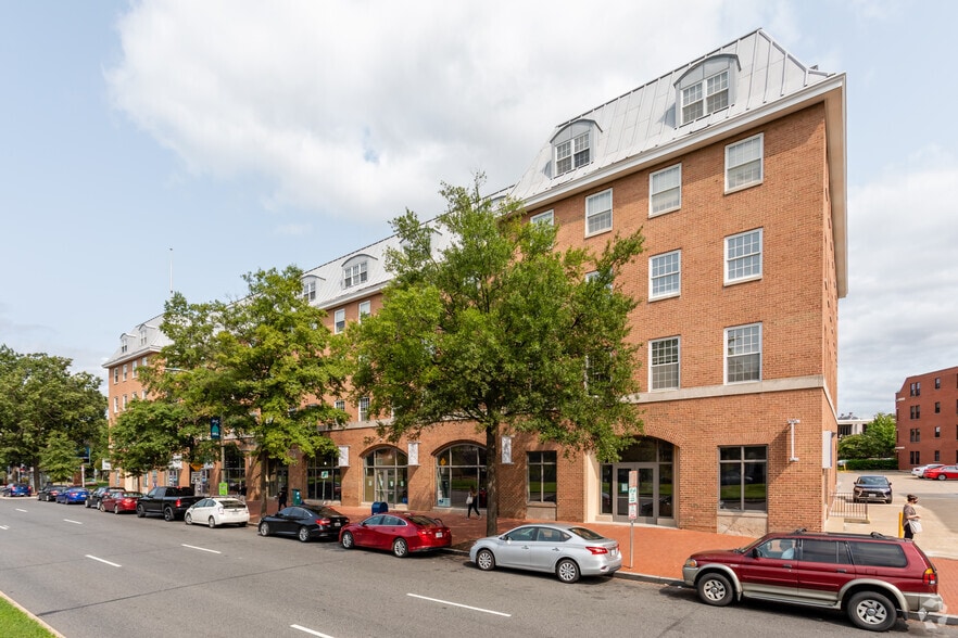 600 Pennsylvania Ave SE, Washington, DC à louer - Photo de l’immeuble – Image 3 sur 10