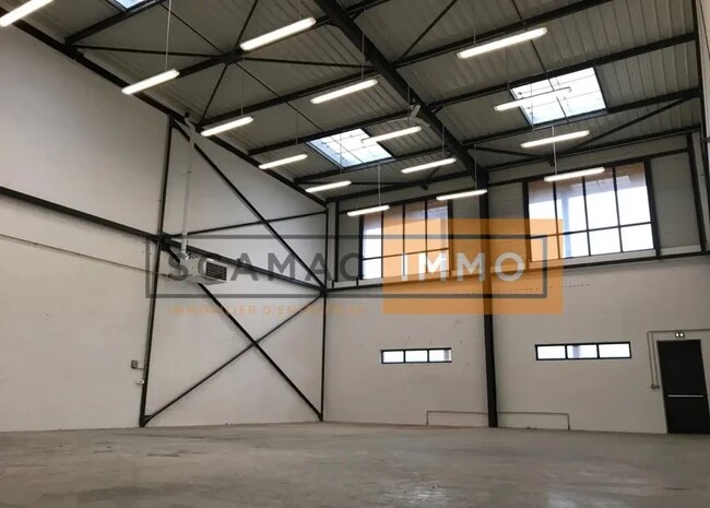 Plus de détails pour Local d'activités à louer