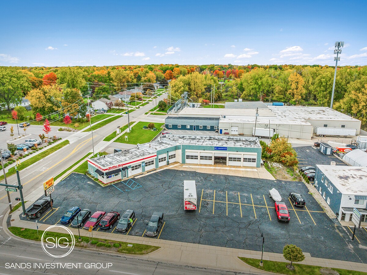 Muffler Man Portfolio - MI, OH, FL portefeuille de 43 biens à vendre sur LoopNet.fr Photo de l’immeuble– Image 1 sur 5