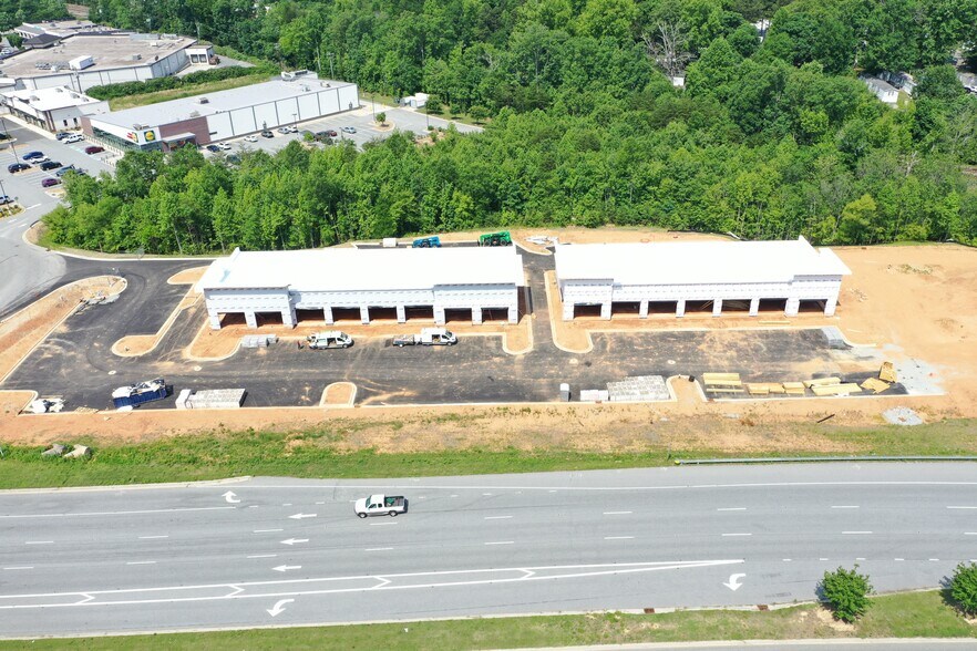 5696 W Gate City Blvd, Greensboro, NC à louer - Photo de l’immeuble – Image 2 sur 8