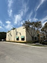 1747-1781 Banks Rd, Margate, FL à louer Photo intérieure– Image 1 sur 15