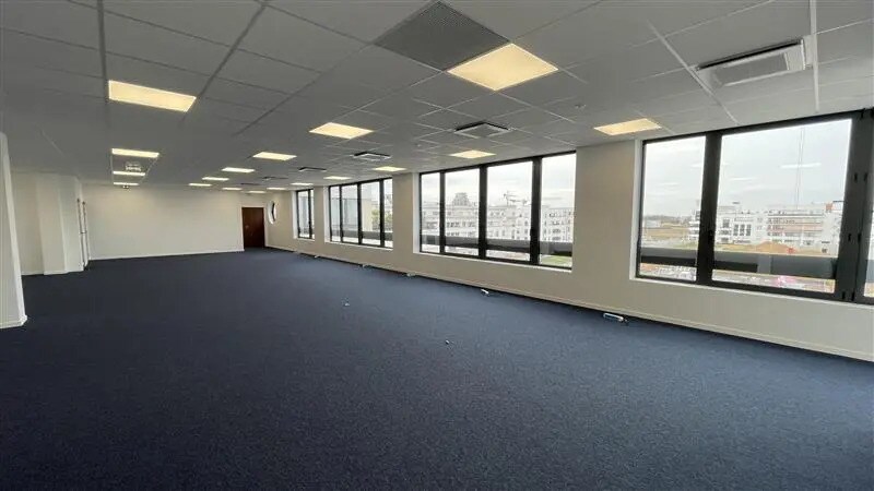 Bureau dans Chessy à vendre - Photo de l’immeuble – Image 2 sur 8