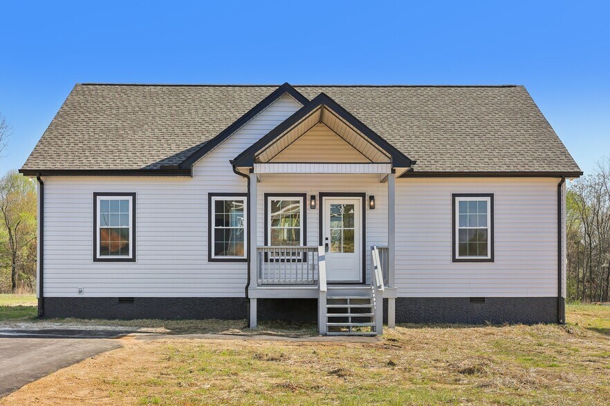 64 Amos Cir, Lafayette, TN à vendre - Photo de l’immeuble – Image 2 sur 2