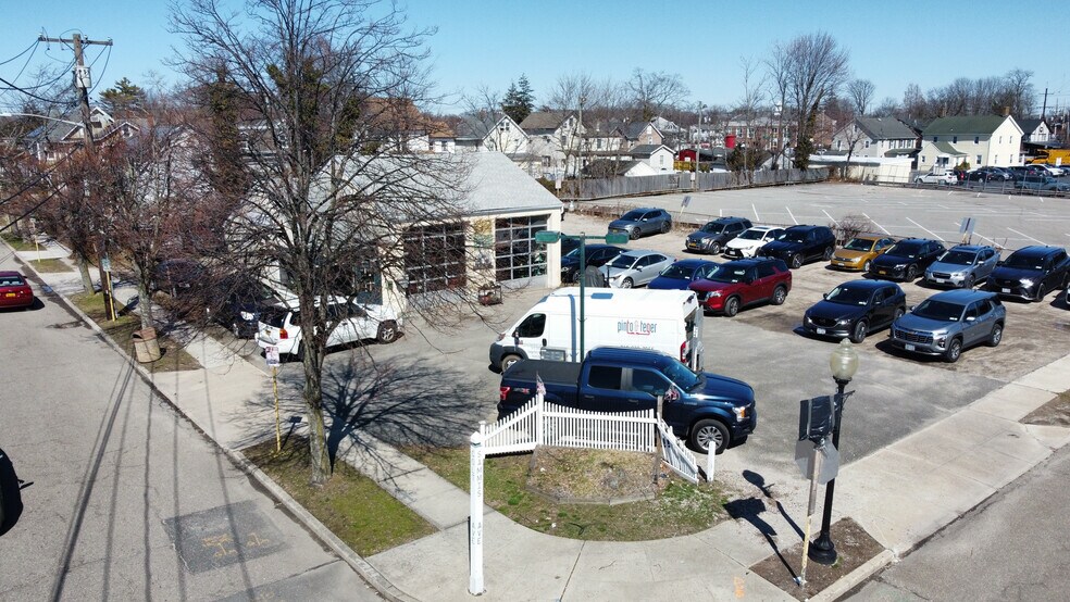 47 Sammis Ave, Babylon, NY à vendre - Photo de l’immeuble – Image 3 sur 10