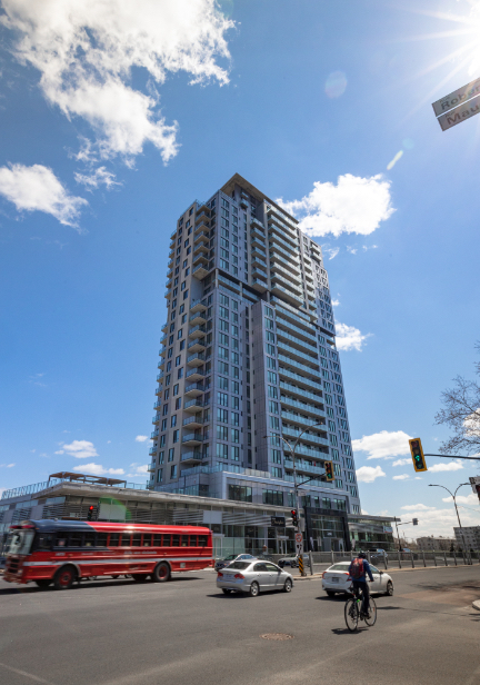 2100-2220 Sauvé Rue O, Mont-Royal, QC à louer Photo de l’immeuble– Image 1 sur 3