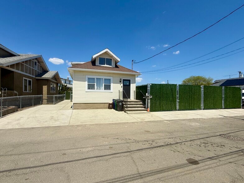 10 3rd St, Rosedale, NY à louer - Photo de l’immeuble – Image 3 sur 16
