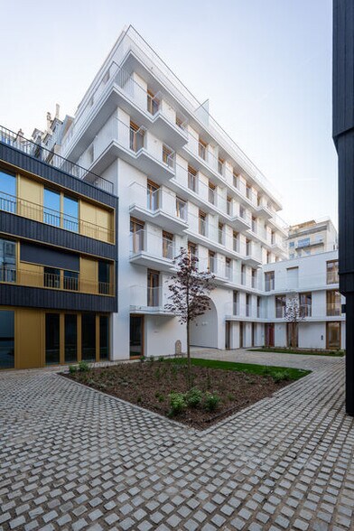 5 Place Léon Blum, Paris à vendre - Photo de l’immeuble – Image 3 sur 16