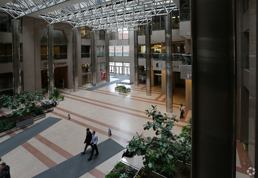 185 Asylum St, Hartford, CT à louer - Hall d’entrée – Image 3 sur 21