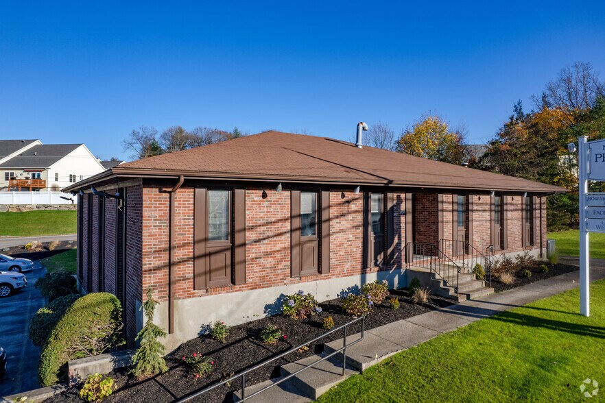 250 Eddie Dowling Hwy, North Smithfield, RI à louer - Photo principale – Image 1 sur 7