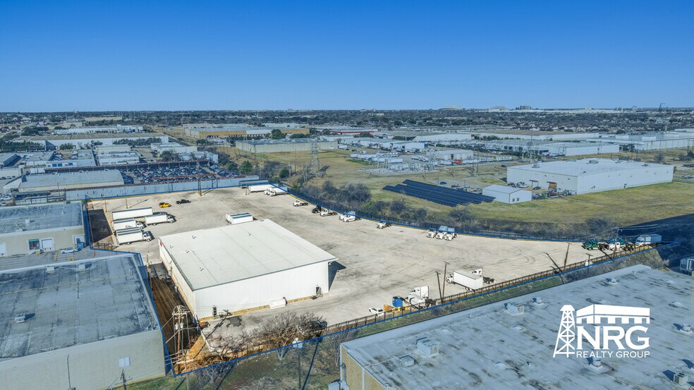 2626 W Pioneer Pky, Grand Prairie, TX à louer - Photo de l’immeuble – Image 3 sur 16