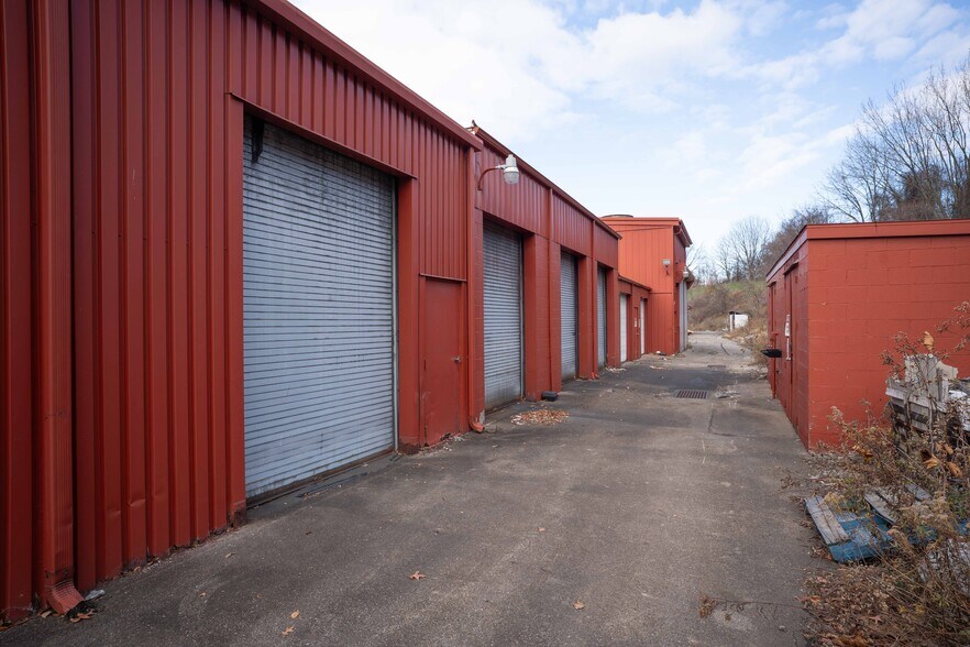 1576 Arona Rd, Irwin, PA à vendre - Photo de l’immeuble – Image 3 sur 11