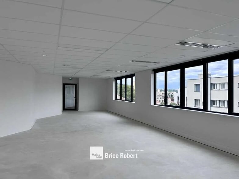 Bureau dans Tassin-la-Demi-Lune à vendre - Photo de l’immeuble – Image 3 sur 18