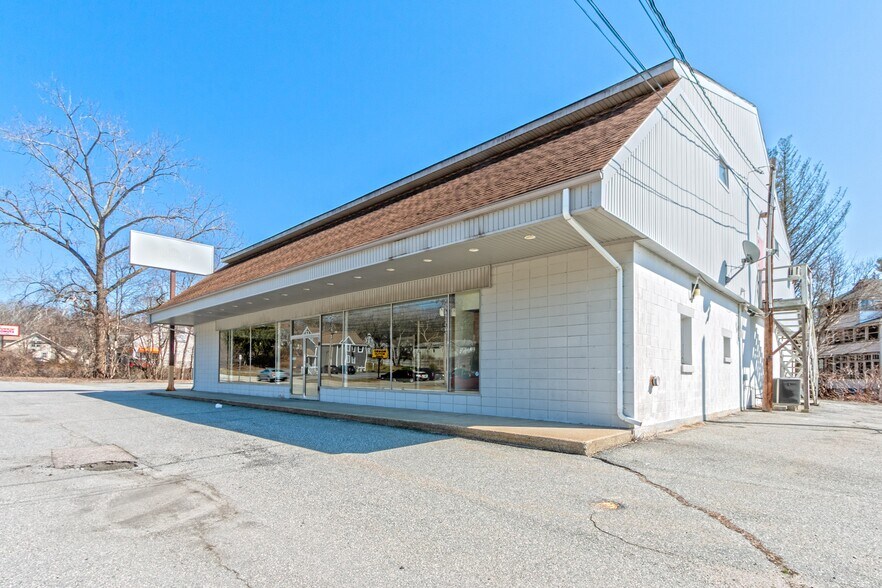 558 W Main St, Norwich, CT à louer - Photo de l’immeuble – Image 2 sur 9