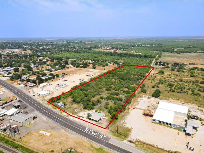 1312 Oak, Pearsall, TX à vendre - Photo de l’immeuble – Image 2 sur 5