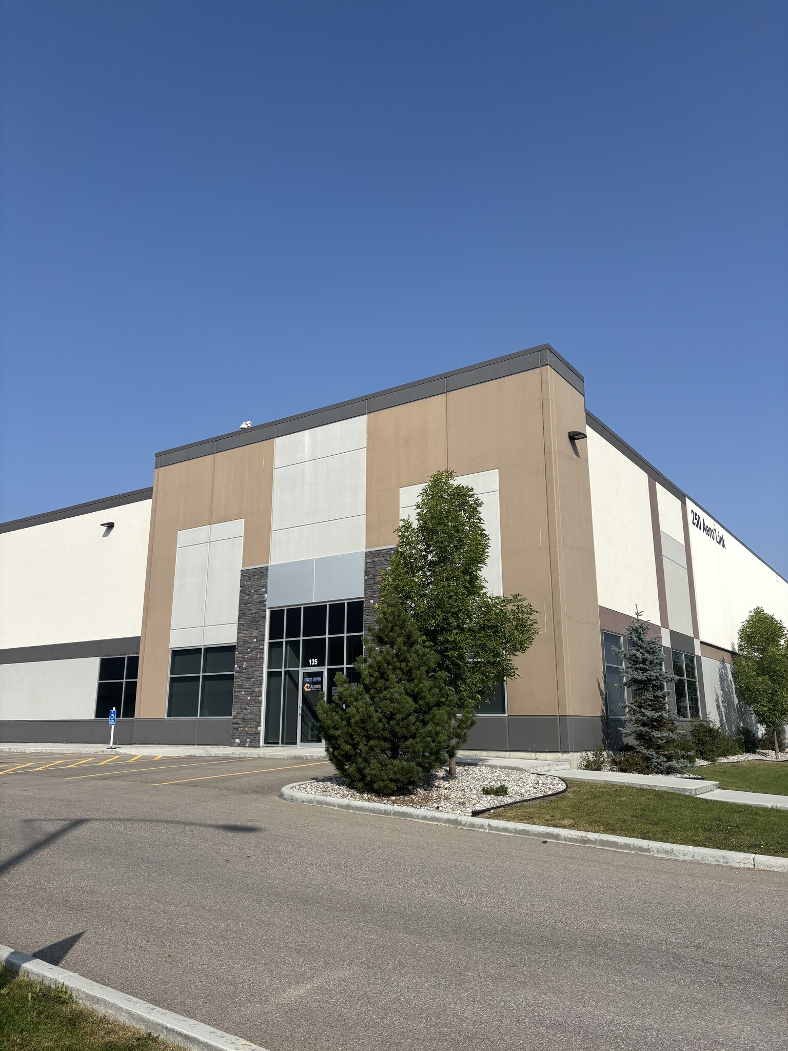 250 Aero Link NE, Calgary, AB à louer Photo intérieure– Image 1 sur 4
