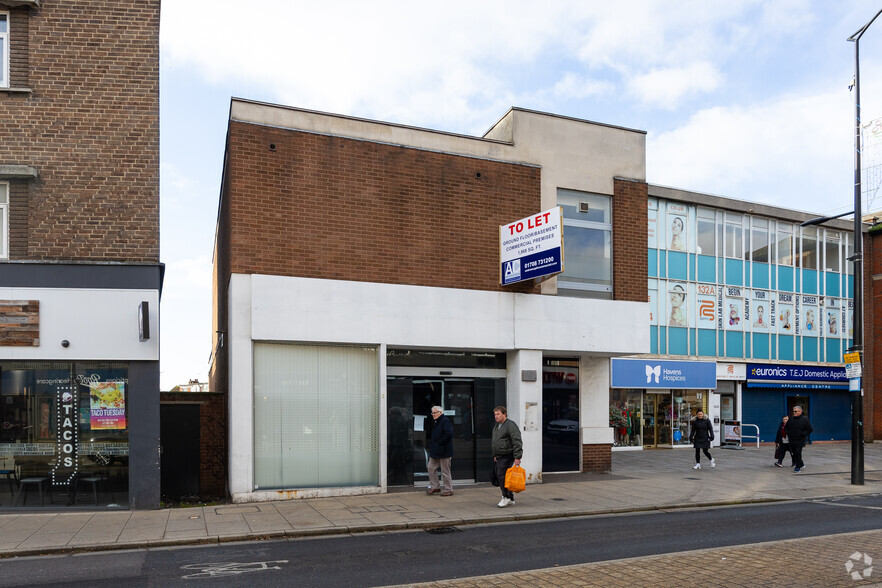 136 High St, Hornchurch à louer - Photo de l’immeuble – Image 2 sur 2