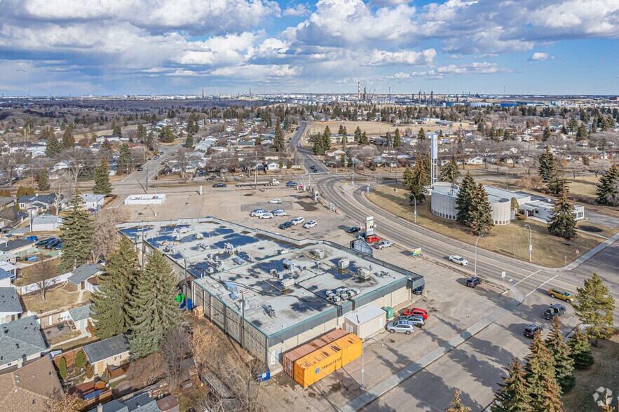 5036 106 Av NW, Edmonton, AB à vendre - Aérien – Image 3 sur 7