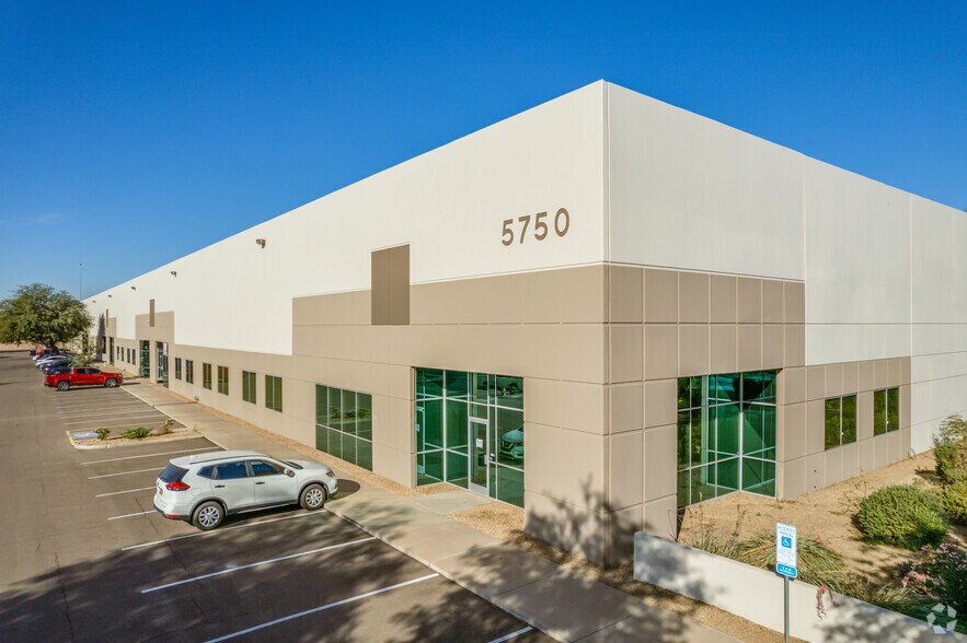 5750 W Roosevelt St, Phoenix, AZ à louer - Photo de l’immeuble – Image 2 sur 9