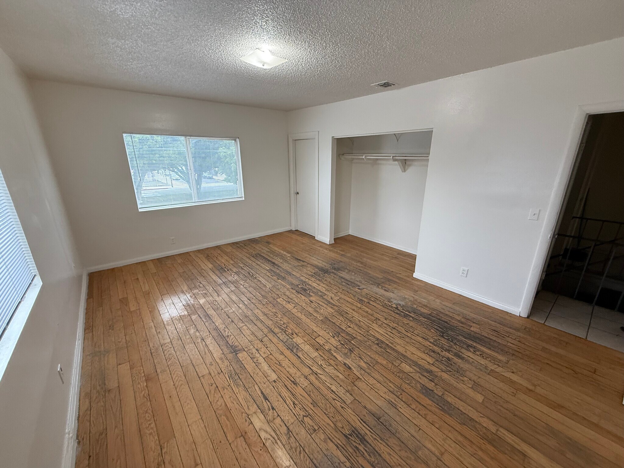8930 S Vermont Ave, Los Angeles, CA à louer Photo intérieure– Image 1 sur 1