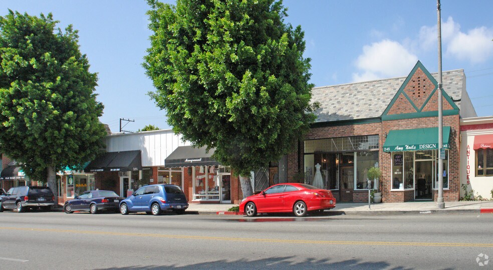 245-251 S Robertson Blvd, Beverly Hills, CA à louer - Photo de l’immeuble – Image 3 sur 16