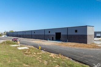 815 Aviation Ln, Gallatin, TN à louer Photo de l’immeuble– Image 1 sur 6