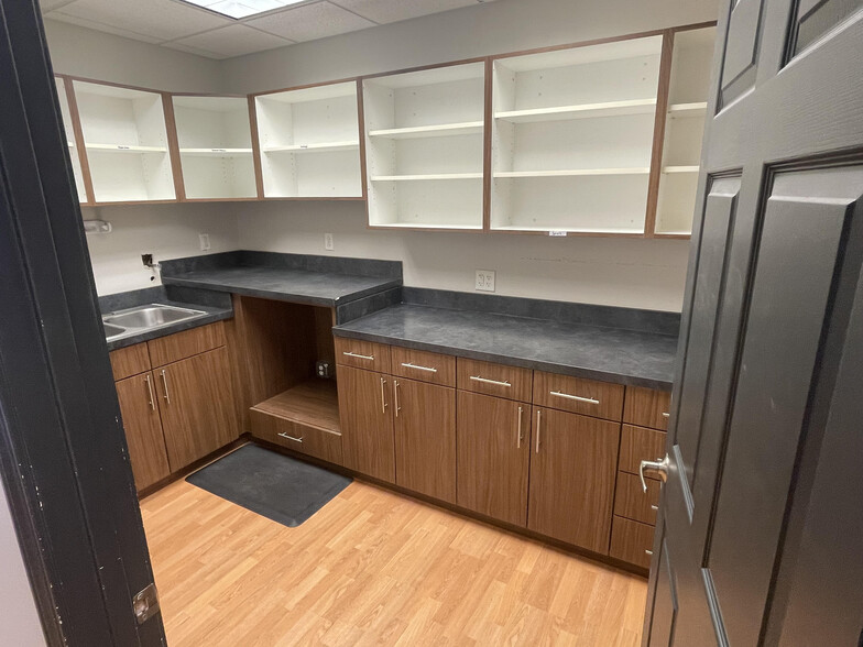 535 Wellington Way, Lexington, KY à louer - Photo de l’immeuble – Image 3 sur 16