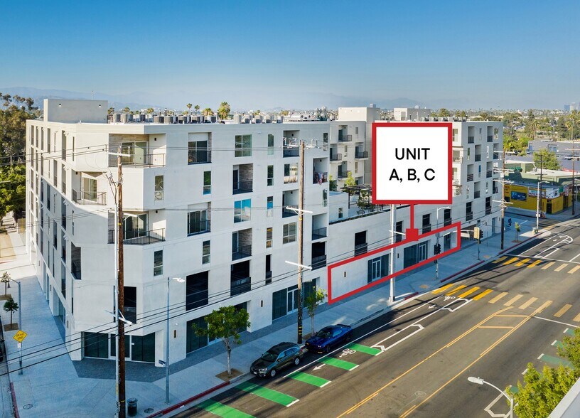 5181 W Adams Blvd, Los Angeles, CA à louer - Photo de l’immeuble – Image 2 sur 4
