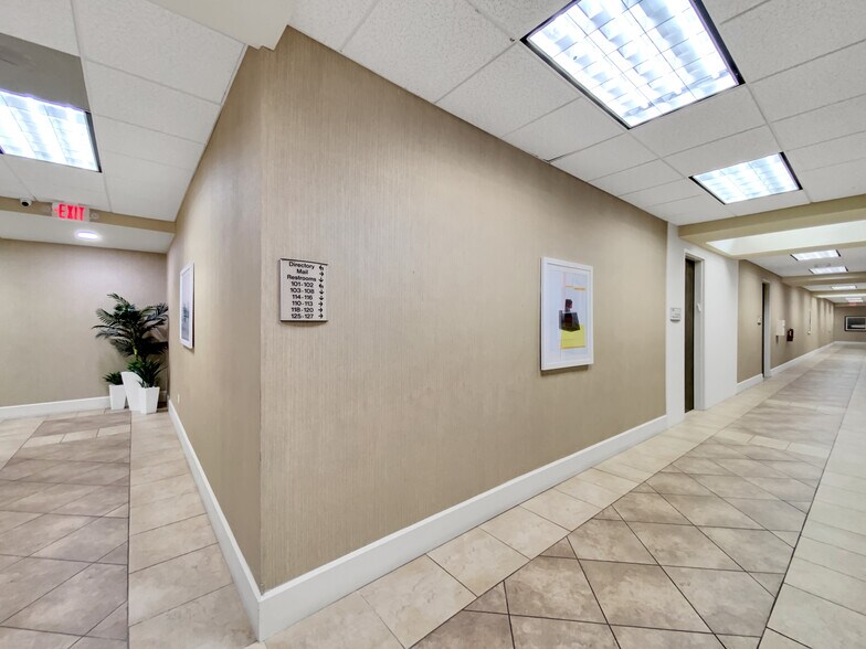 2901 W Cypress Creek Rd, Fort Lauderdale, FL à louer - Photo de l’immeuble – Image 3 sur 7