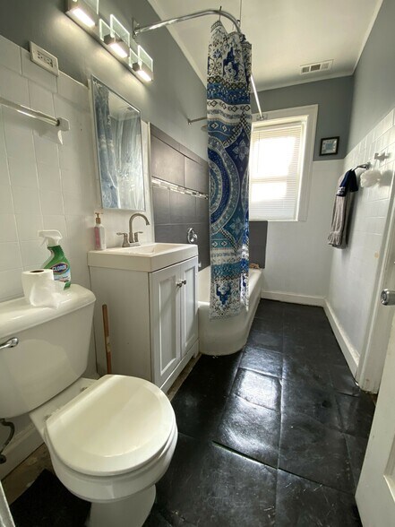 7147 S Cornell Ave, Chicago, IL à vendre - Photo de l’immeuble – Image 3 sur 5