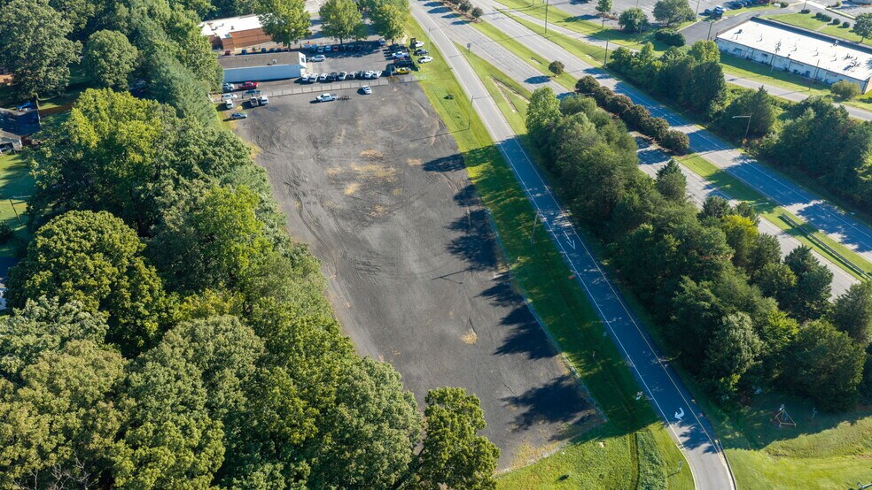 3196 Peters Creek Pky, Winston-Salem, NC à louer - Aérien – Image 3 sur 6