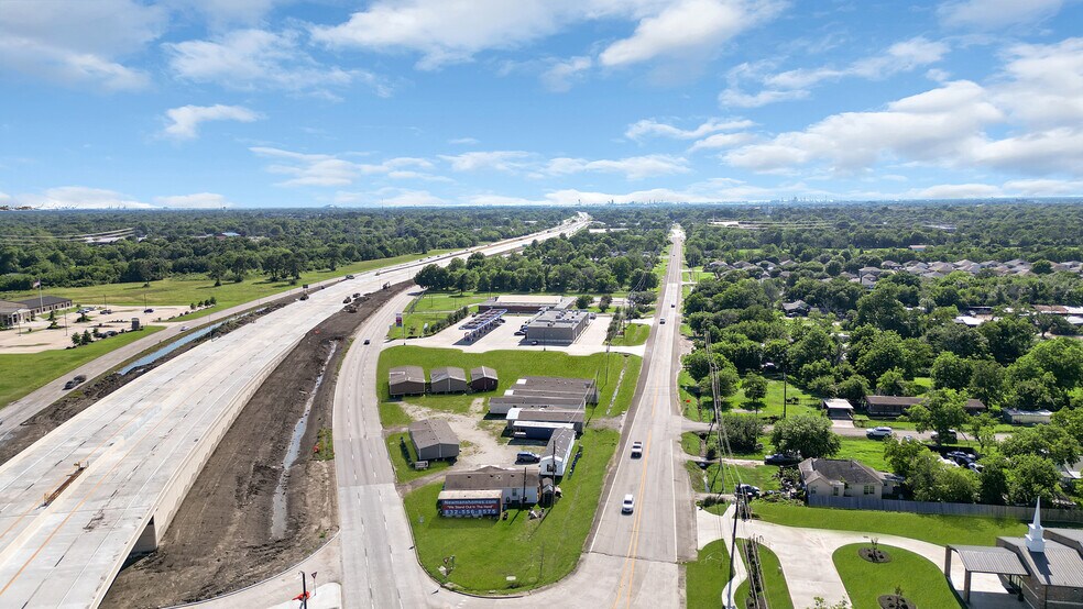 3733 N Alexander Dr, Baytown, TX à vendre - Photo de l’immeuble – Image 3 sur 23