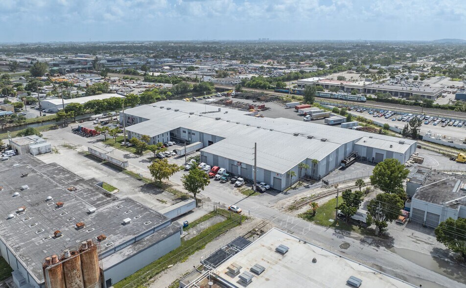 10700 NW 36th Ave, Miami, FL à louer - Photo principale – Image 1 sur 10