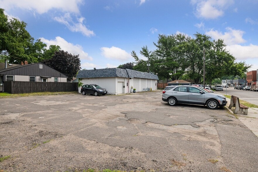 5357 42nd Ave S, Minneapolis, MN à vendre - Photo de l’immeuble – Image 2 sur 20