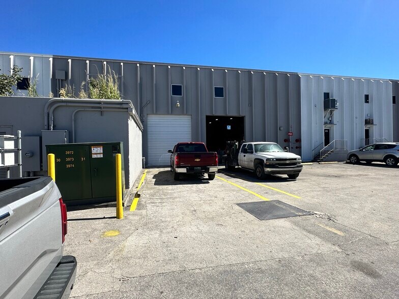 9701-9793 NW 91st Ct, Miami, FL à louer - Photo de l’immeuble – Image 2 sur 18