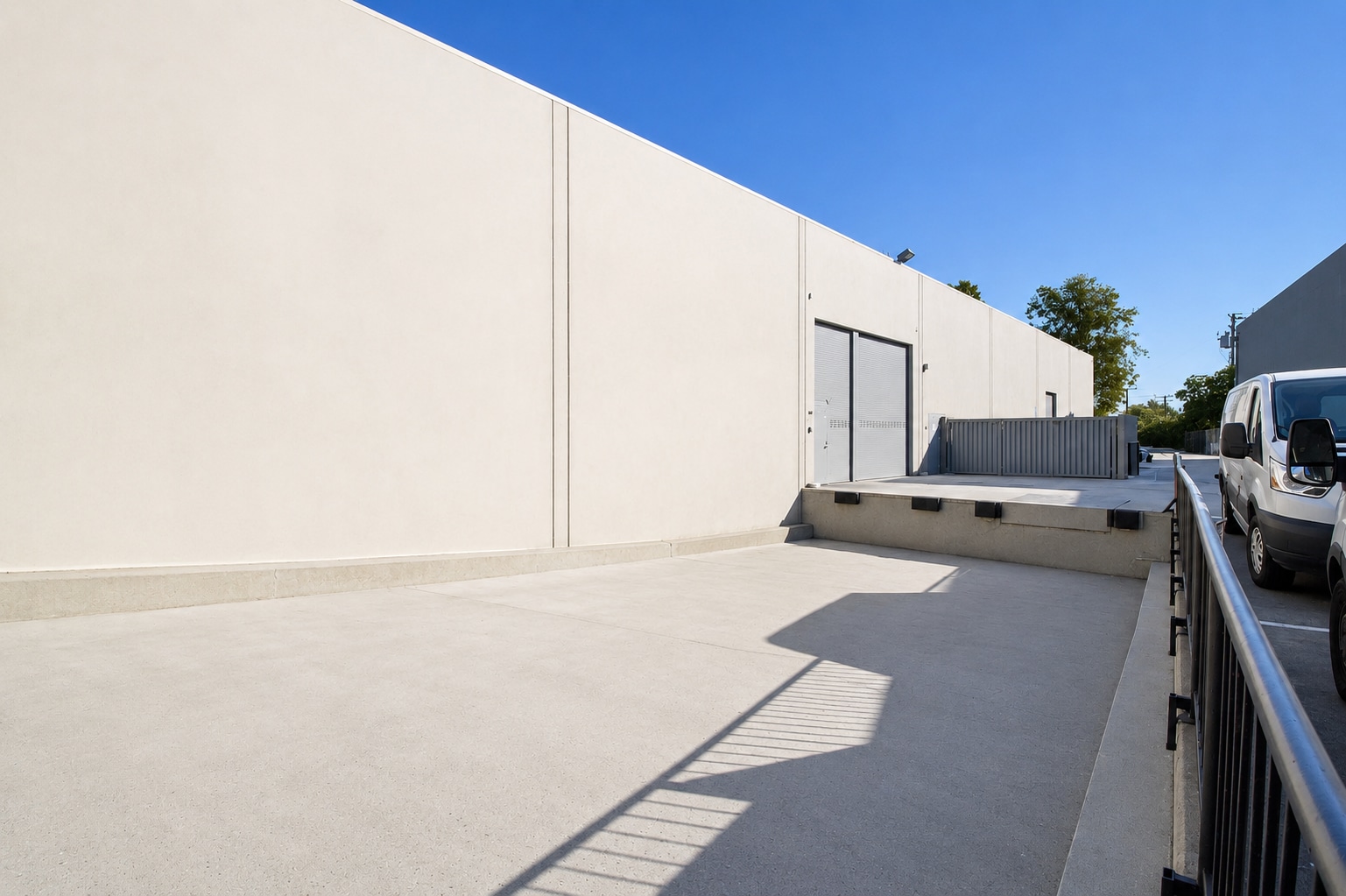 3975 Landmark St, Culver City, CA à louer Photo de l’immeuble– Image 1 sur 5