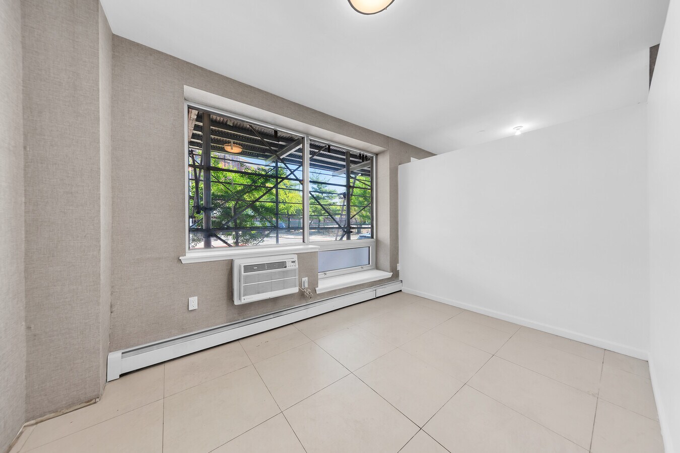 456 W 167th St, New York, NY 10032 - Lot 1MA -  - Photo intérieure - Image 1 of 7