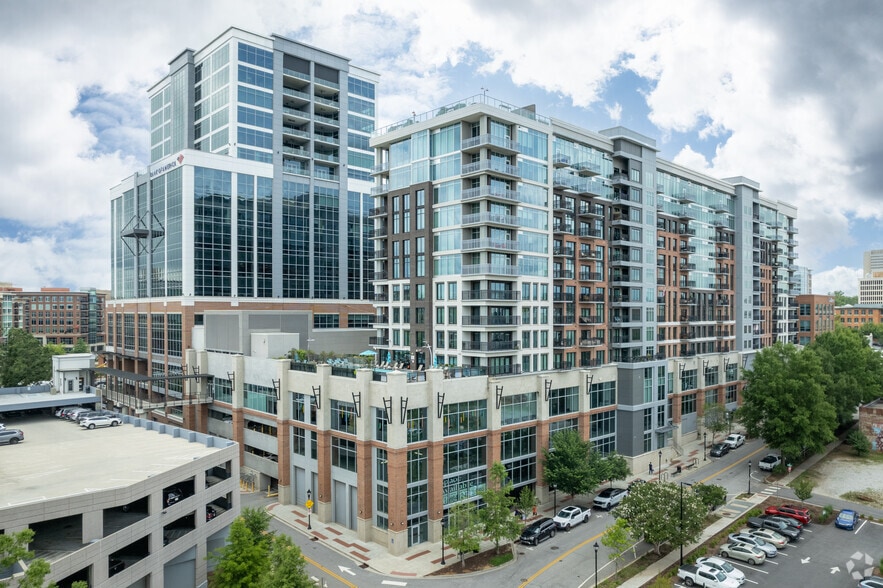 355 S Main St, Greenville, SC à louer - Photo de l’immeuble – Image 3 sur 28