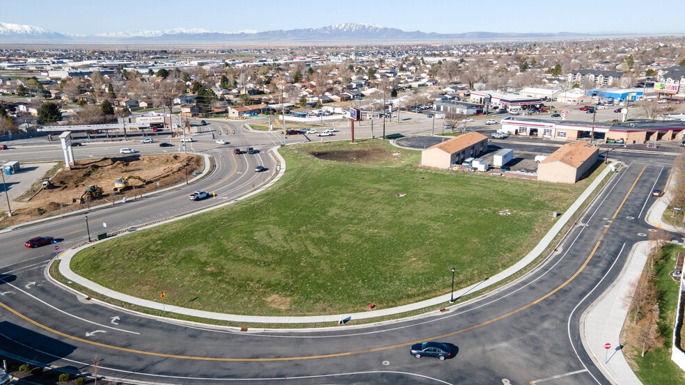 1366 Main St, Layton, UT à vendre - Photo de l’immeuble – Image 3 sur 11