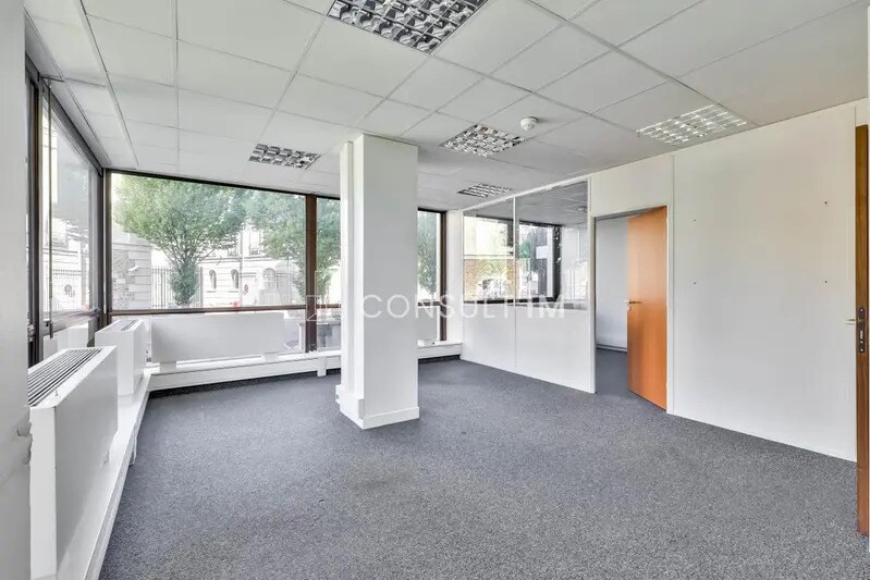 Bureau dans Saint-Cloud à vendre - Photo intérieure – Image 3 sur 11