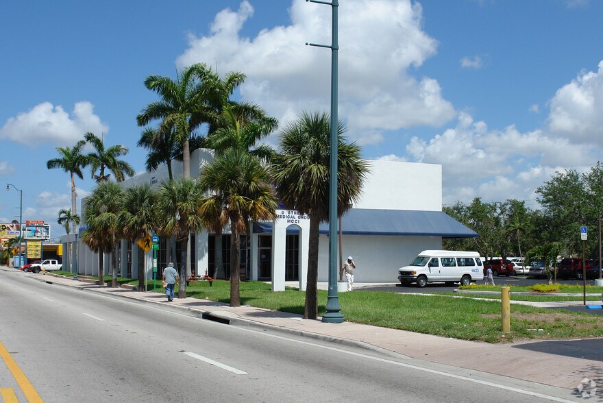 3099 SW 8th St, Miami, FL à louer - Photo de l’immeuble – Image 3 sur 4