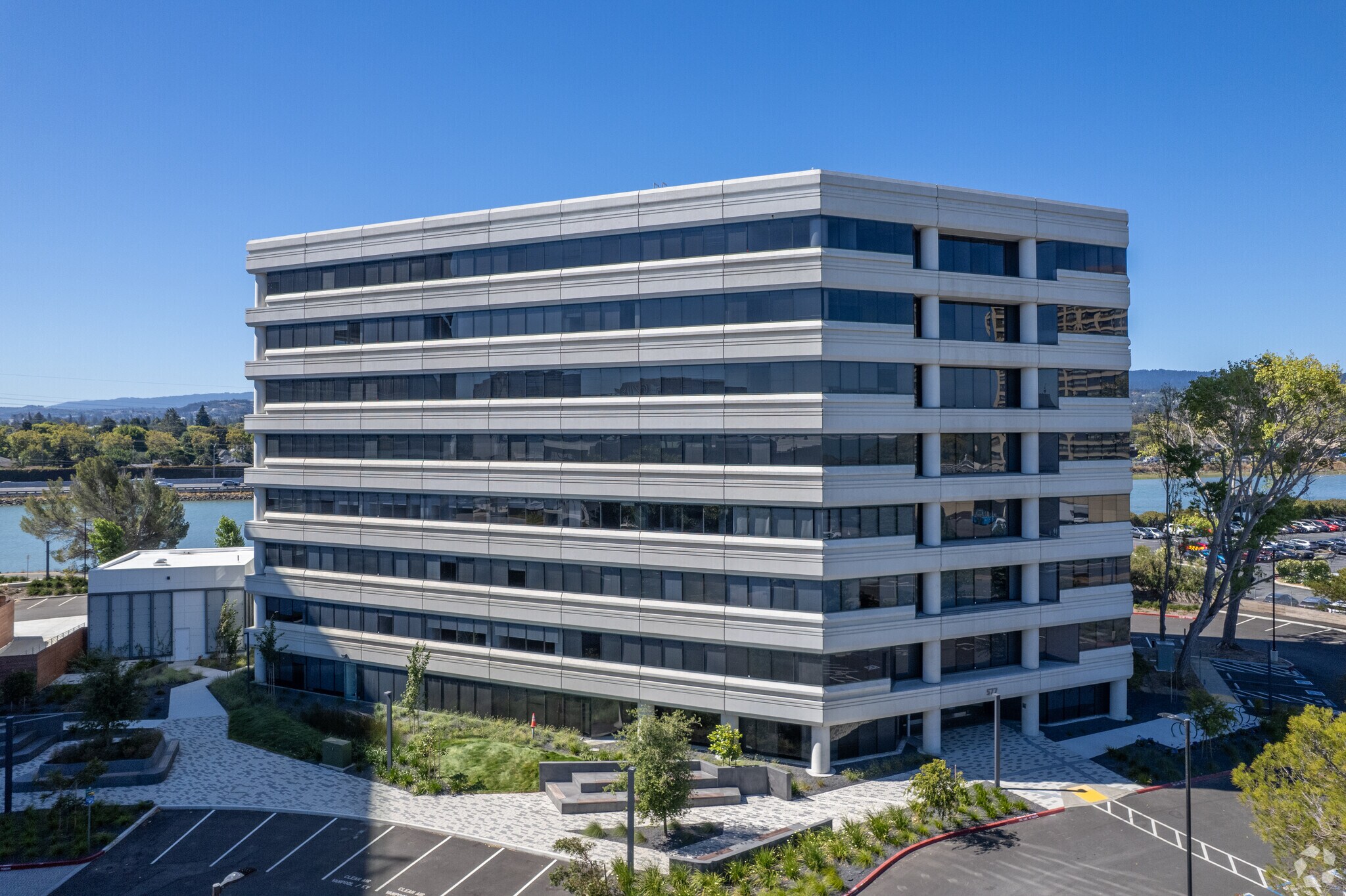 577 Airport Blvd, Burlingame, CA à louer Photo principale– Image 1 sur 8