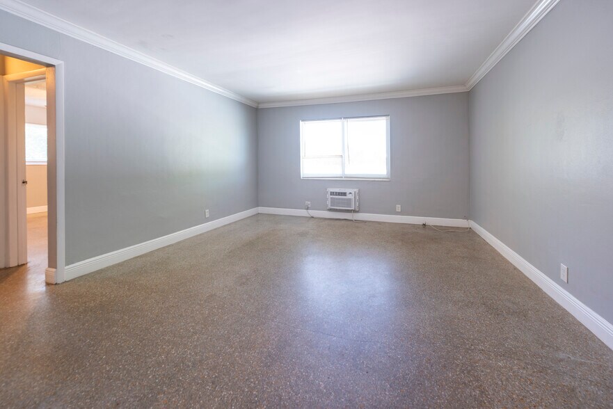 806 NE 16th Pl, Fort Lauderdale, FL à vendre - Photo de l’immeuble – Image 3 sur 19