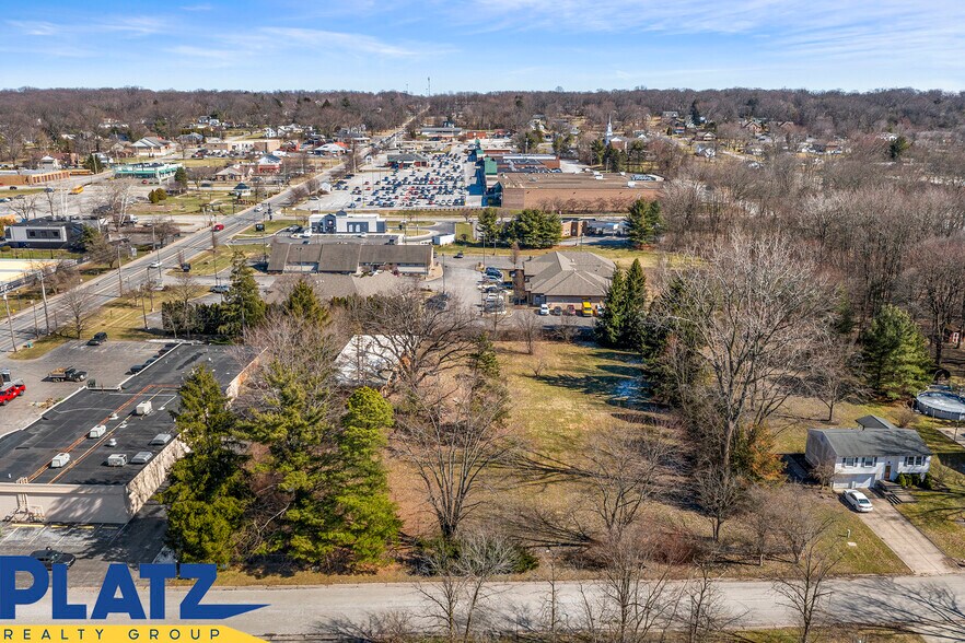 415 Laurelwood Dr SE, Warren, OH à louer - Photo de l’immeuble – Image 2 sur 7