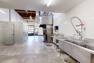 940 SE Madison St, Portland, OR à louer Numérisation 3D Matterport– Image 1 sur 14