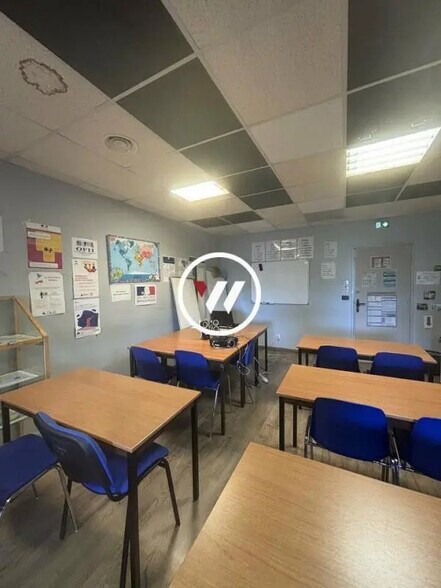 Bureau dans Aubagne à louer - Photo de l’immeuble – Image 3 sur 11