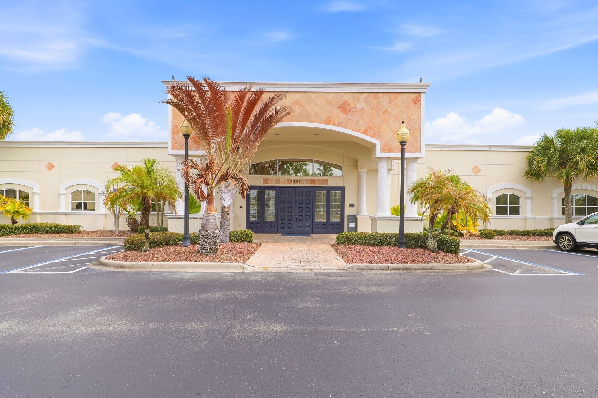 7351 Office Park Pl, Melbourne, FL à vendre Photo de l’immeuble– Image 1 sur 54