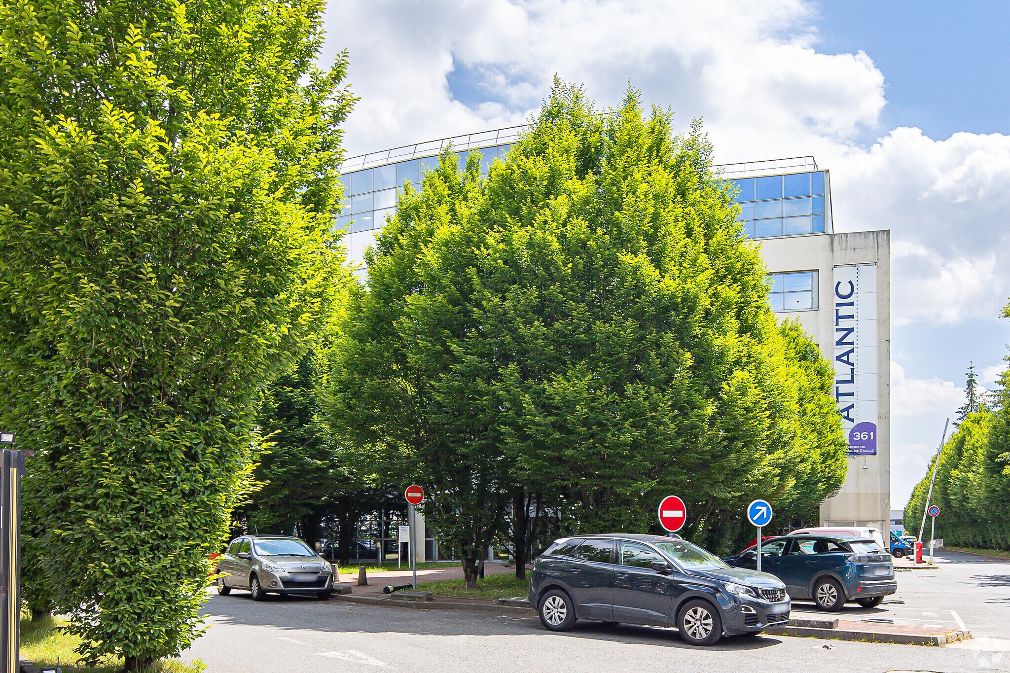 Local d’activités dans Clamart à louer Photo principale– Image 1 sur 3