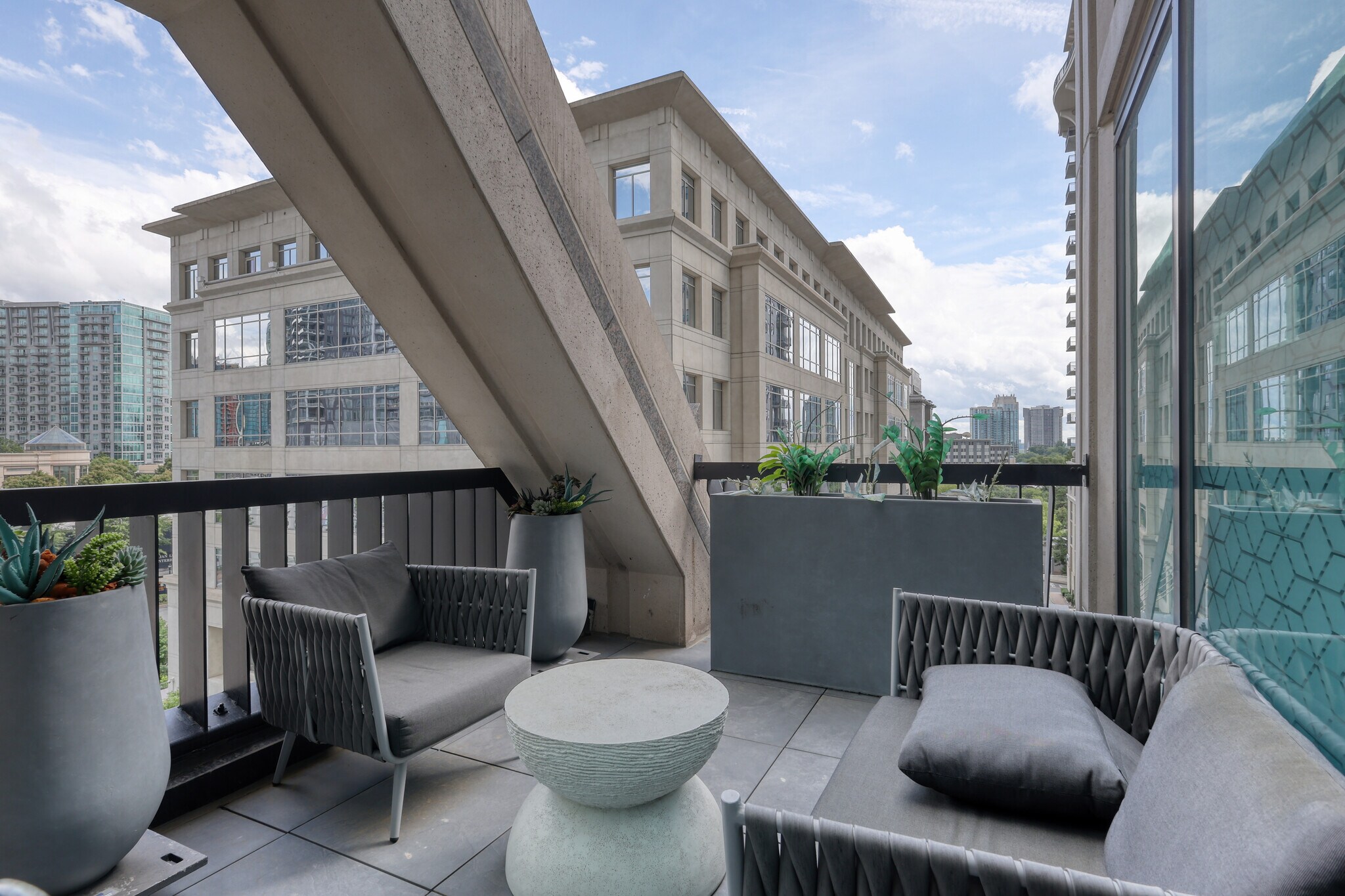 3060 Peachtree Rd NW, Atlanta, GA à louer Photo de l’immeuble– Image 1 sur 18