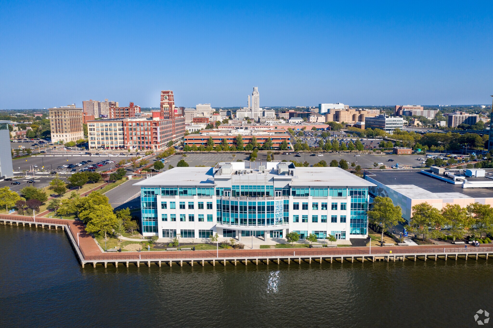 2 Aquarium Dr, Camden, NJ à louer Photo principale– Image 1 sur 8
