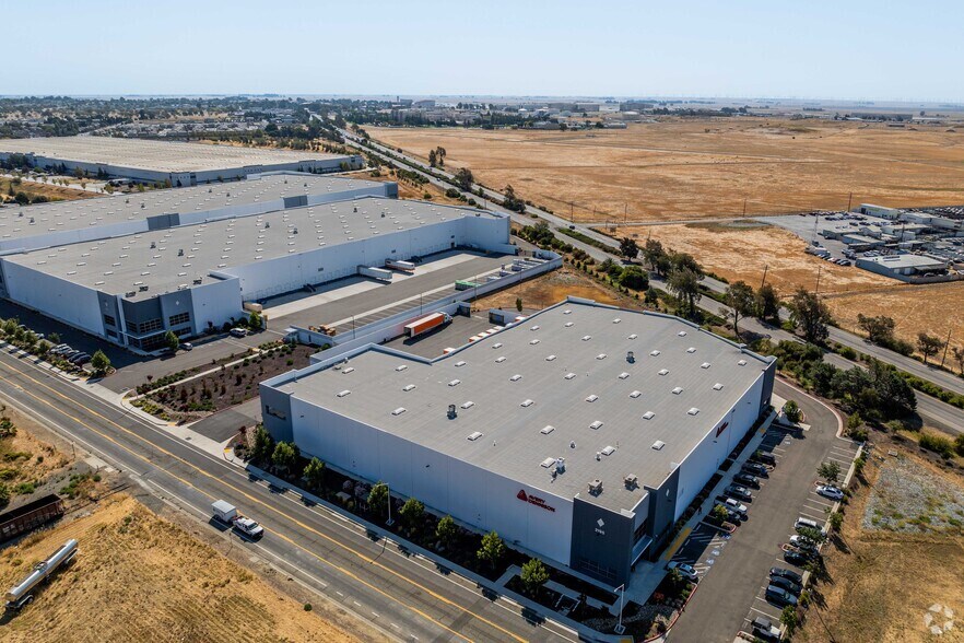 2195 Huntington Dr, Fairfield, CA à louer - Photo de l’immeuble – Image 3 sur 3